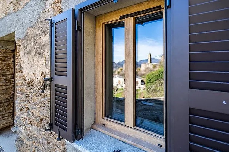 Baies vitrées coulissantes à cadre aluminium noir